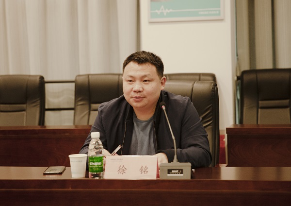徐銘.jpg